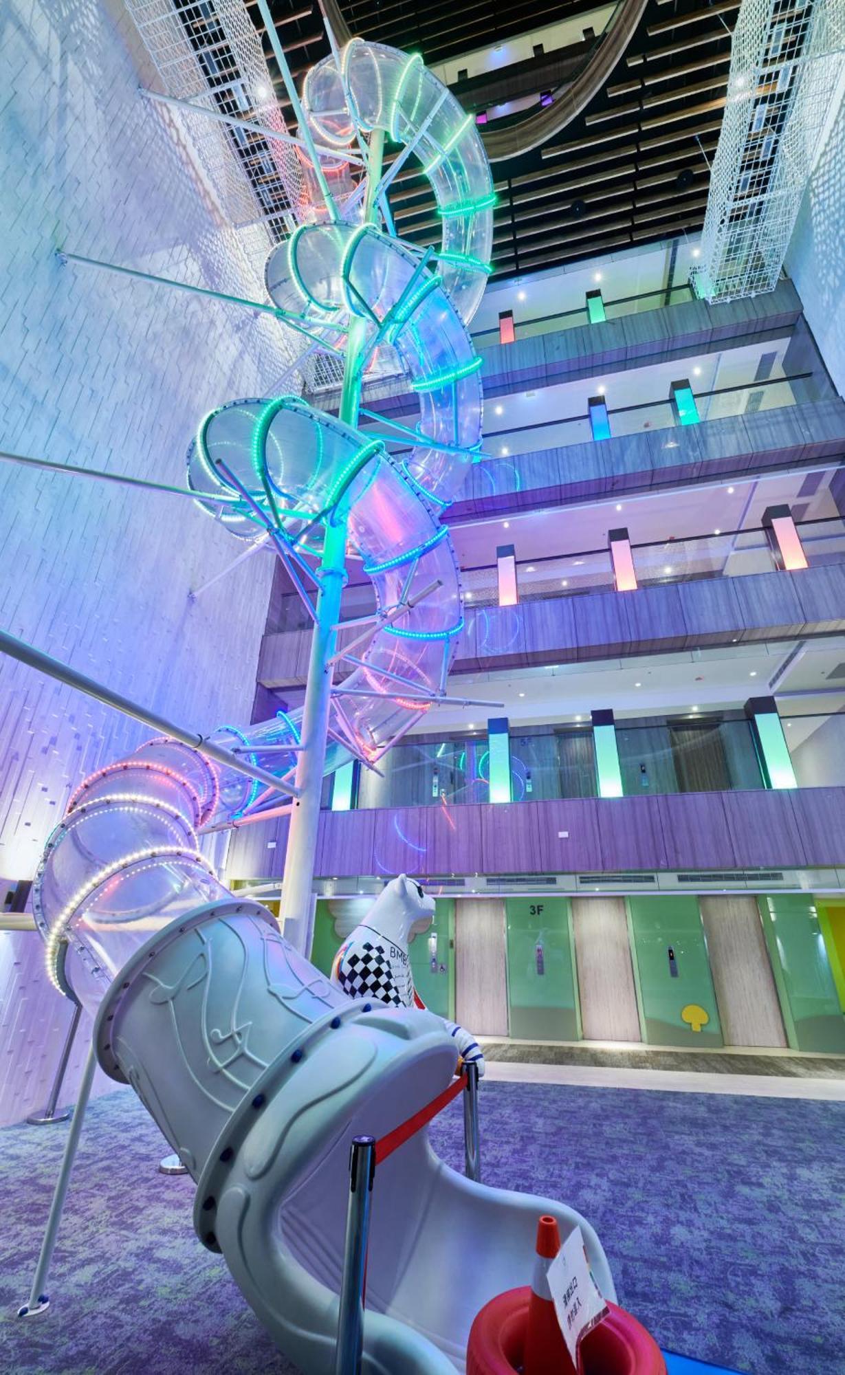منتجع جراند باي Heng-ch'un المظهر الخارجي الصورة The atrium at the new Royal Victoria Hospital