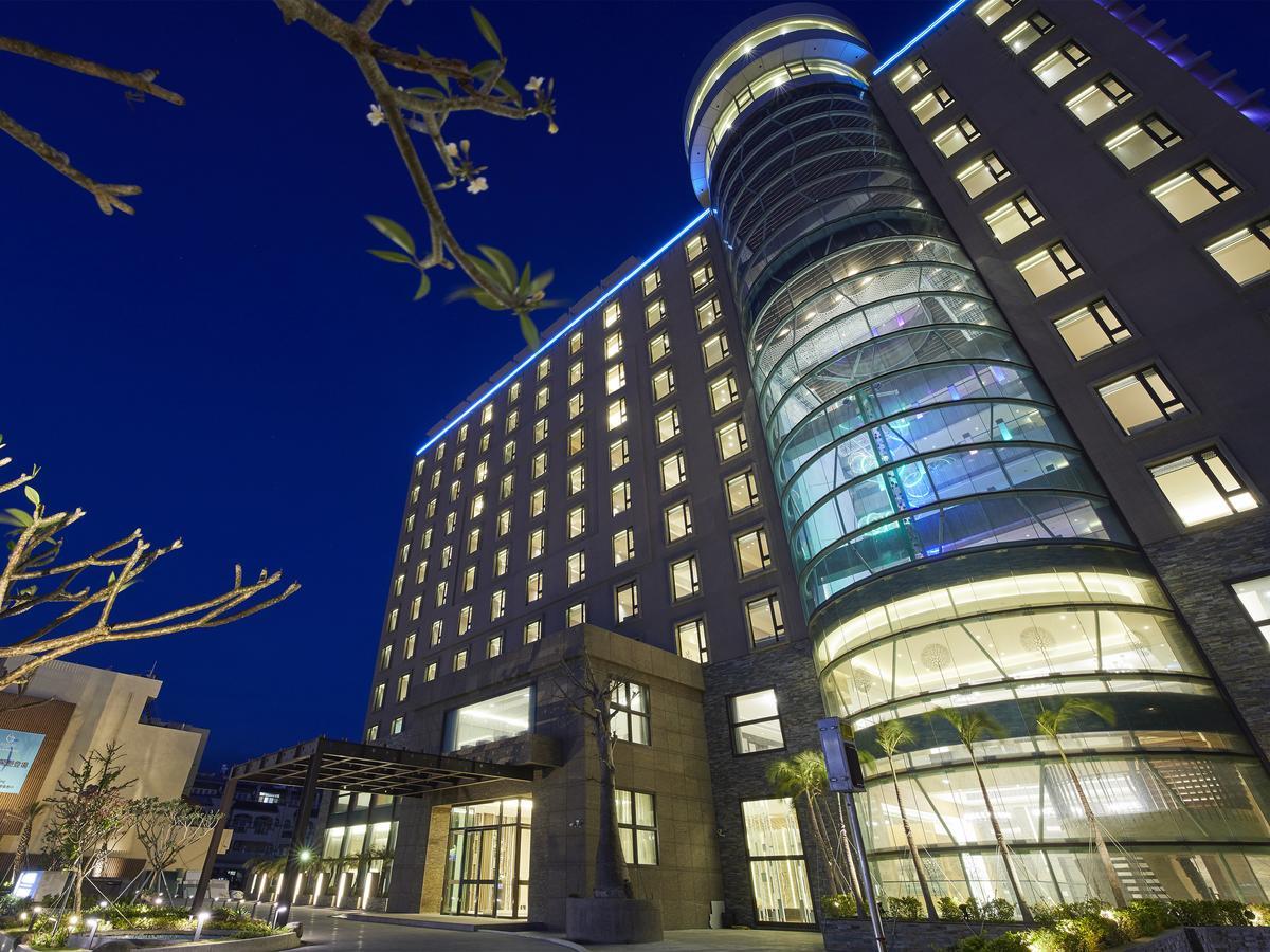 منتجع جراند باي Heng-ch'un المظهر الخارجي الصورة The hotel at night